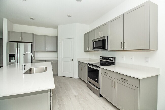 Building Photo - 5929 SE Sky Blue Cir