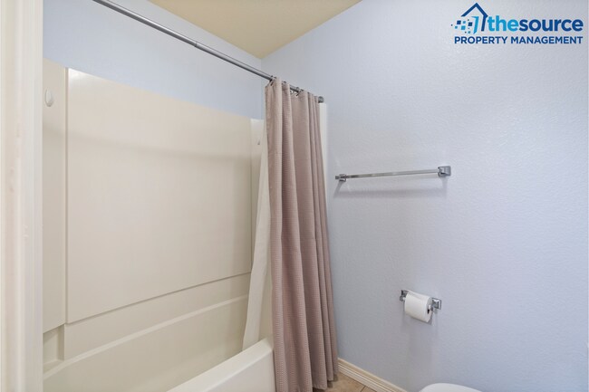 Building Photo - Students Welcome! Charming 4 Bedroom 4 Bathroom Townhome in Desirable West Fort Collins!