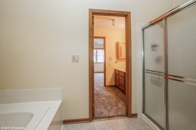 Building Photo - 583 W Parkside Dr