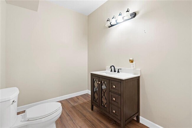 Building Photo - 5290 Clingman Ct