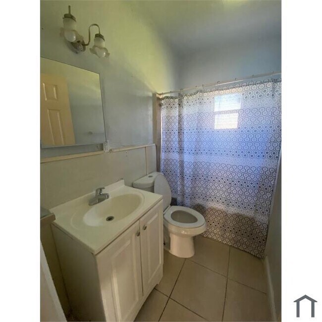 Building Photo - 238 NW 11th Ave