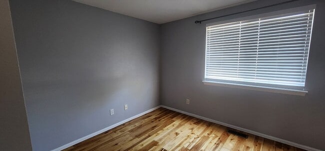 Building Photo - 4236 S Tempe Ct