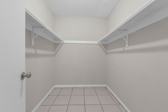 Building Photo - 1BD/1BA Apartment off Curry Ford in Henley Park Apartments!