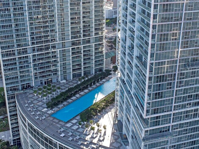 Building Photo - 485 Brickell Ave