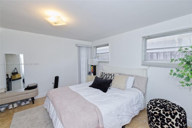Building Photo - 8240 SW 62nd Ct