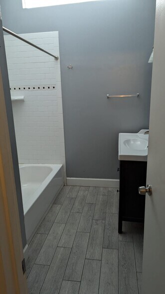 Building Photo - 6524 N 12th Pl