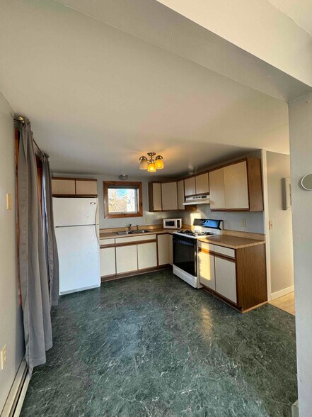 Building Photo - 7661 US-2