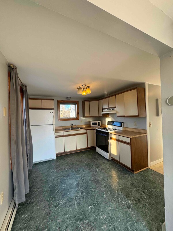 Building Photo - 7661 US-2