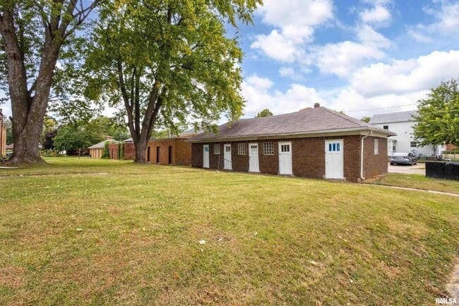 Building Photo - 318 W Columbia Ave