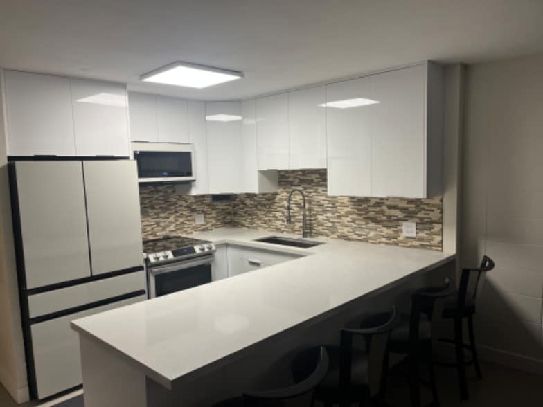 Building Photo - 425 Ena Rd