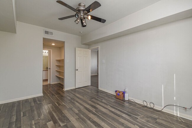 Building Photo - 6289 Wilcrest Dr