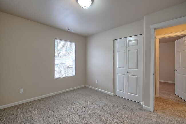 Building Photo - 3Bd/2.5Ba Snoqualmie Home