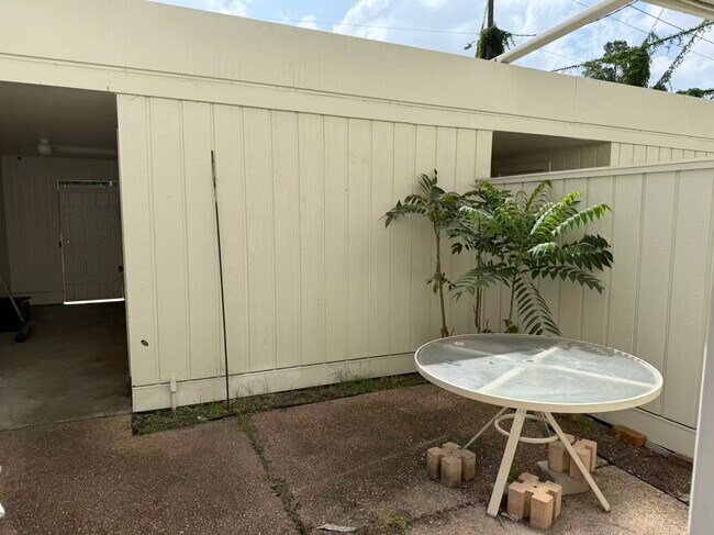 Building Photo - 12743 Huntingwick Dr