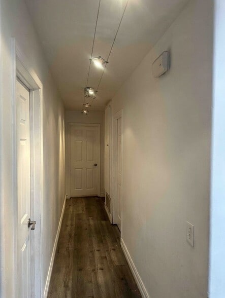 Building Photo - 583 Charlotte Dr