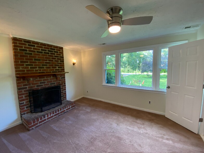 Building Photo - 1599 Early St