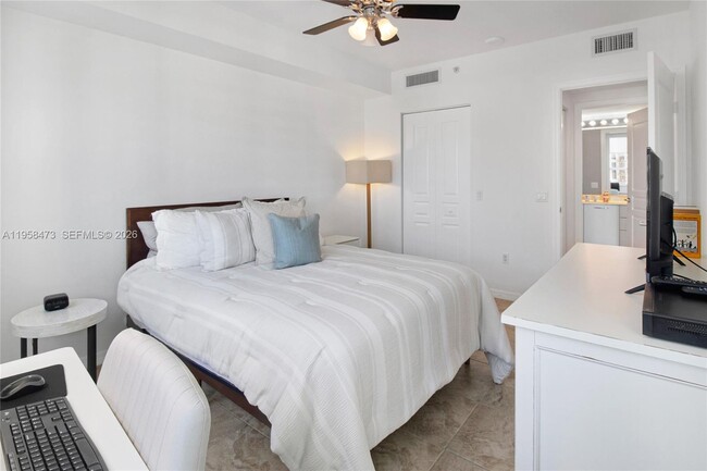 Building Photo - 350 SE 2nd St