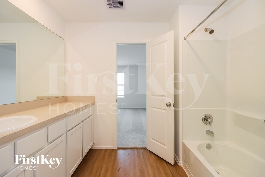 Building Photo - 202 Alder Laurels Cv