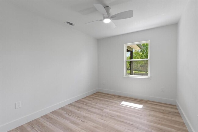 Building Photo - 5604 Overbrook Dr