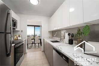 Building Photo - 1000 N La Salle Dr