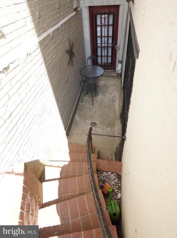 Building Photo - 1754 Corcoran St NW