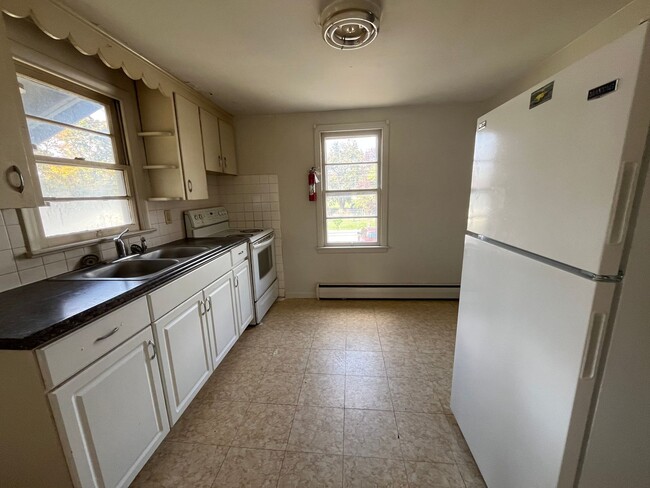 Building Photo - CONTRACT PENDING!! 4 Bedroom, 1 Bath Singl...