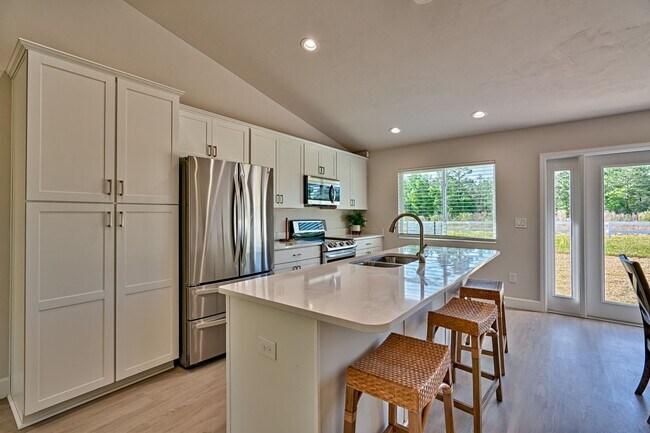 Building Photo - 3 MONTHS FREE RENT! 3/2 in Hawthorne