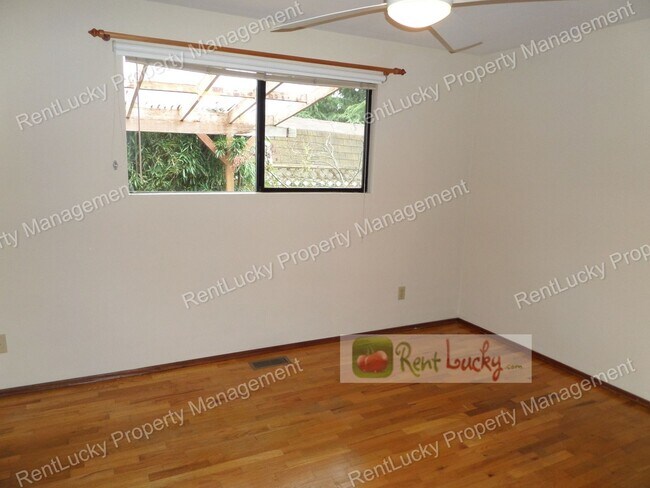 Building Photo - RARE FIND! Adorable 3-Bedroom Mid-Century Home in Great Des Moines Location!!