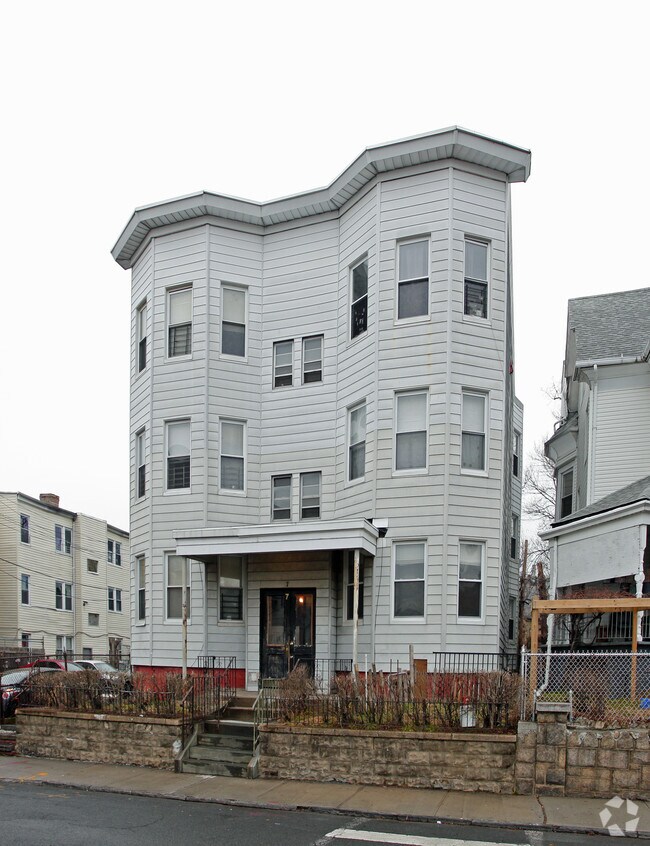 Primary Photo - 7 Robbins Pl
