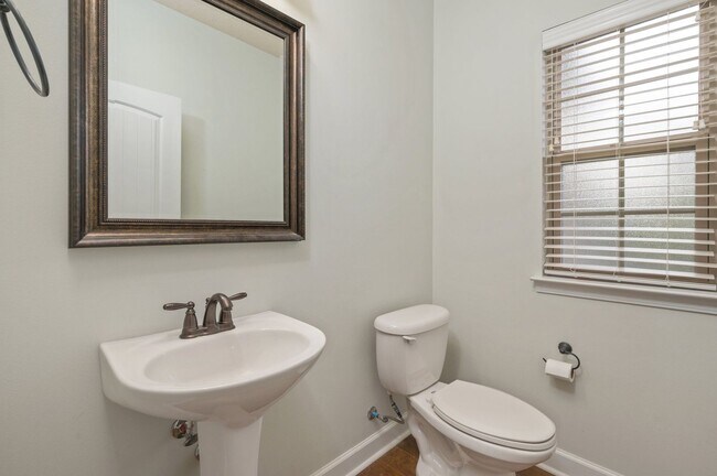 Building Photo - Beautiful 4 Bed / 2.5 Bath Home in Duggan ...