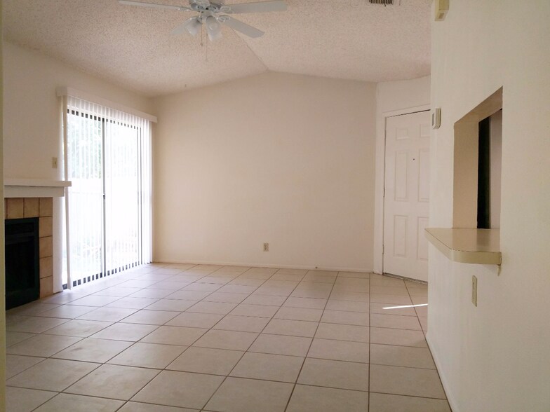 Living Room - 2521 Corian Glen Dr