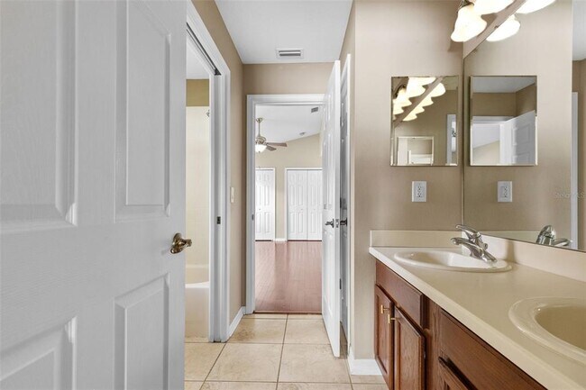 Building Photo - 13655 Artesa Bell Dr