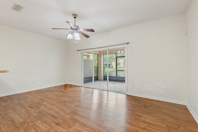 Building Photo - 5868 Pavilion Dr