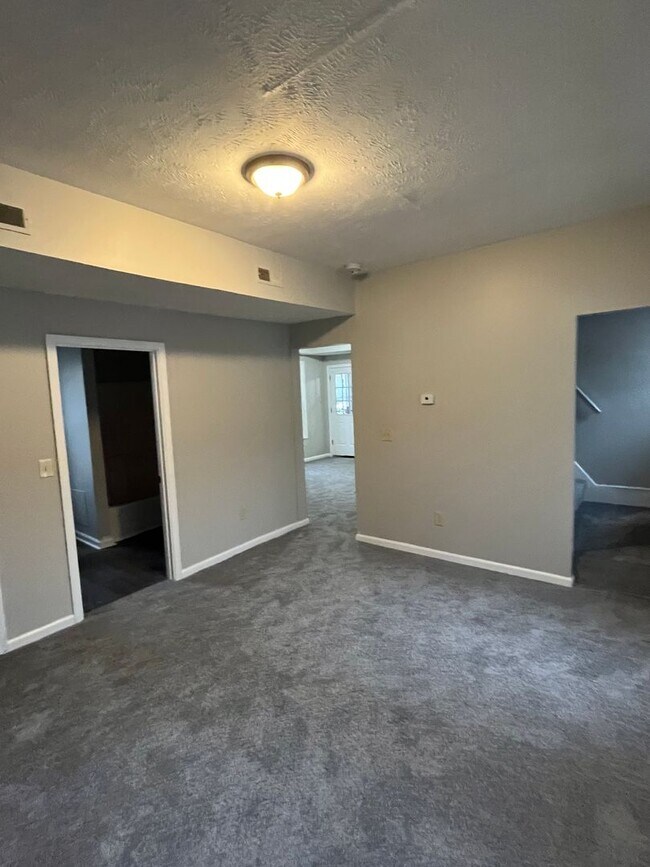 Building Photo - 7728 Elton Ave