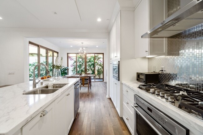 Building Photo - Thoughtfully Renovated 3 Bed, 2.5 Bath Sin...
