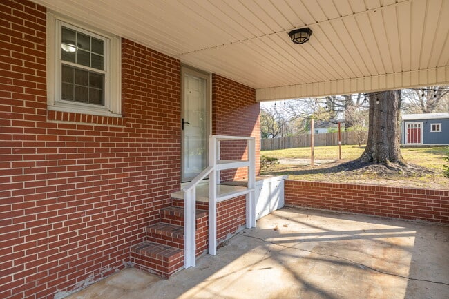 Building Photo - 3327 Emory Dr