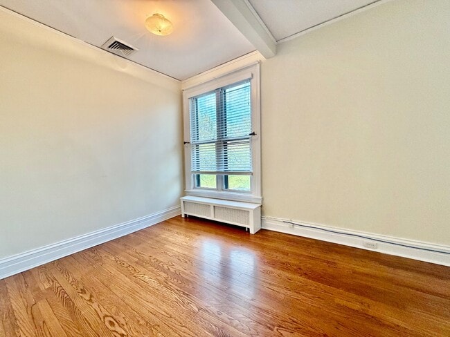 Building Photo - 225 N Broadway