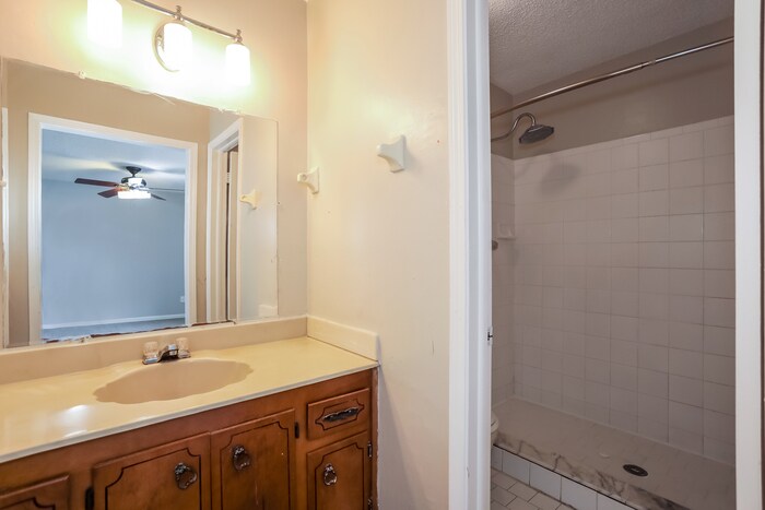 Building Photo - 1413 Dolphin St