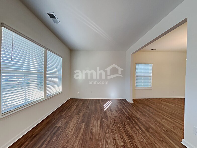 Building Photo - 5062 Twin River Dr
