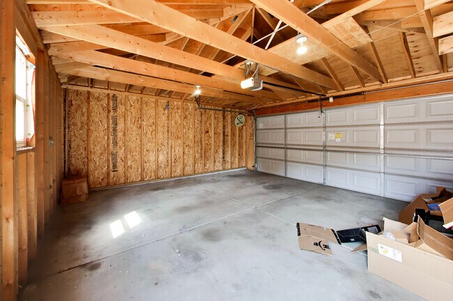 Building Photo - 700 E 46th St