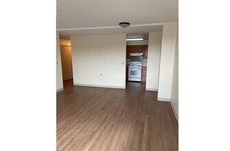 Building Photo - 5 Green St