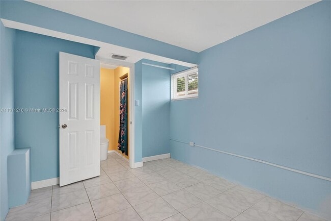 Building Photo - 4820 NE 1st Terrace