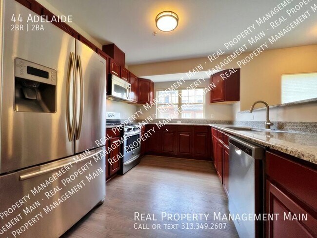 Building Photo - 44 Adelaide-