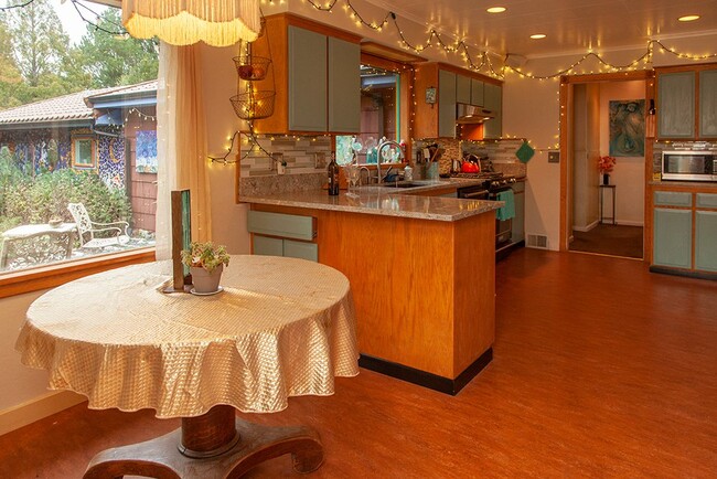 Building Photo - 3805 Marine Way