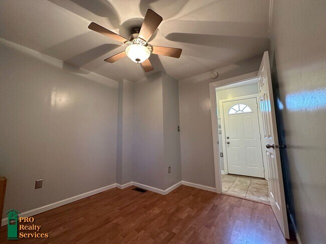 Building Photo - Charming 2 Bedroom Home in St. Paul