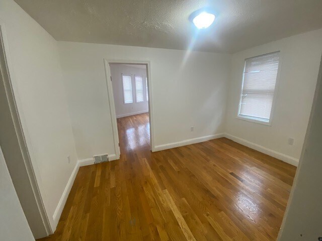 Building Photo - 176 Ferry St