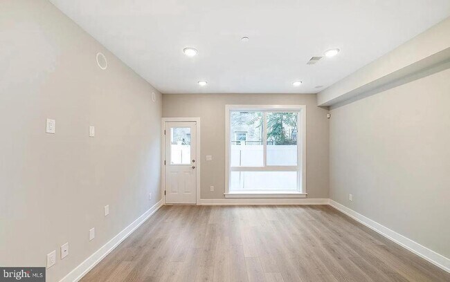 Building Photo - 1524 W Stiles St