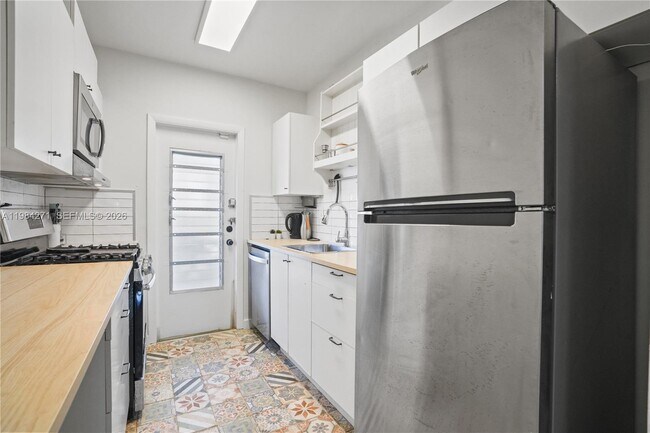 Building Photo - 13105 Ixora Ct