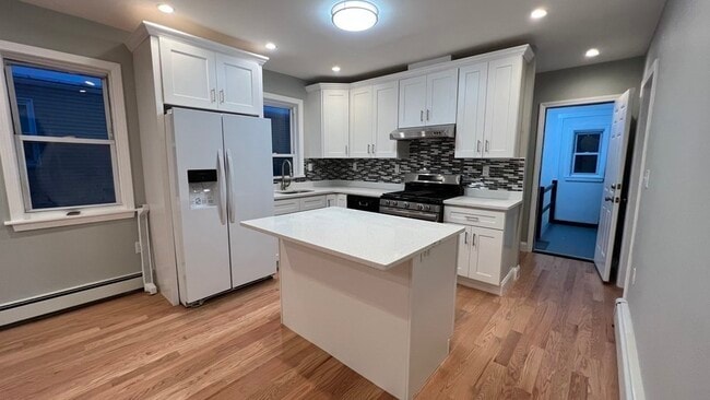 Building Photo - 47 Hunt St