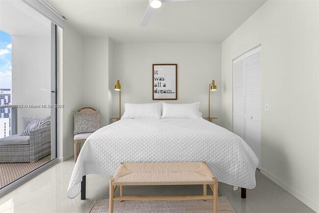 Building Photo - 300 S Biscayne Blvd