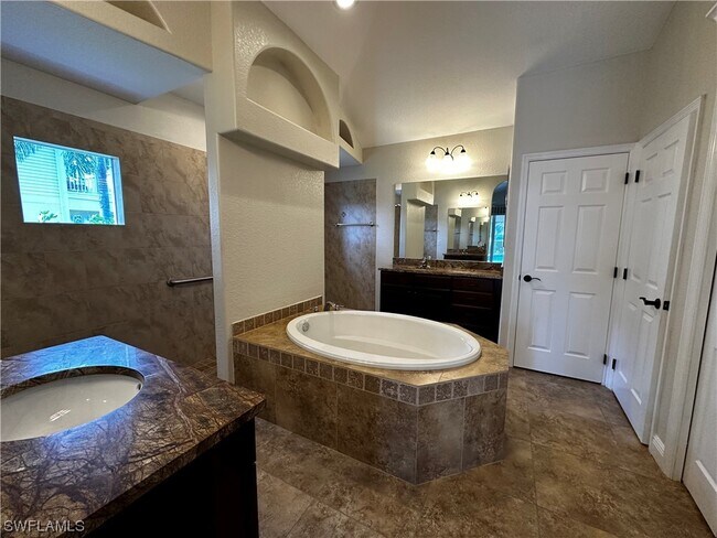 Building Photo - 156 Destiny Cir